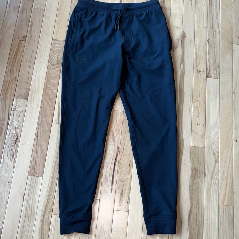 Men’s Small under armor black joggers. Like new.